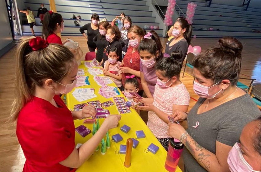 Estudiantes de Obstetricia y Puericultura acercan la matronería a la comunidad